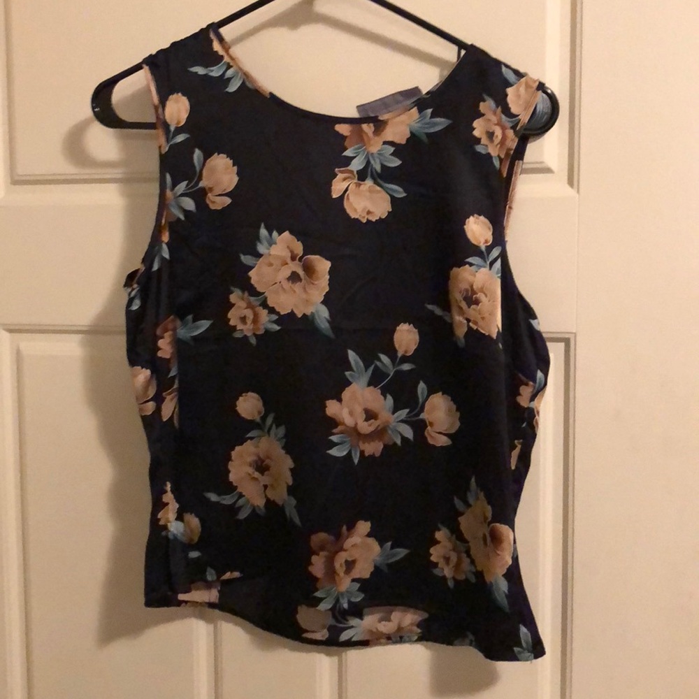 Black and yellow flower top.
